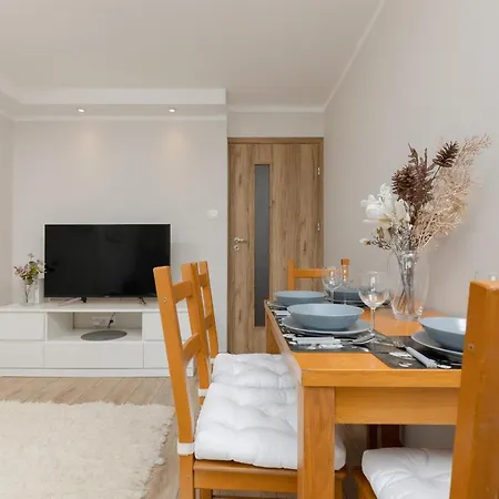 Pet-Friendly Apartment Panska With Ac By Noclegi Renters Варшава Екстер'єр фото